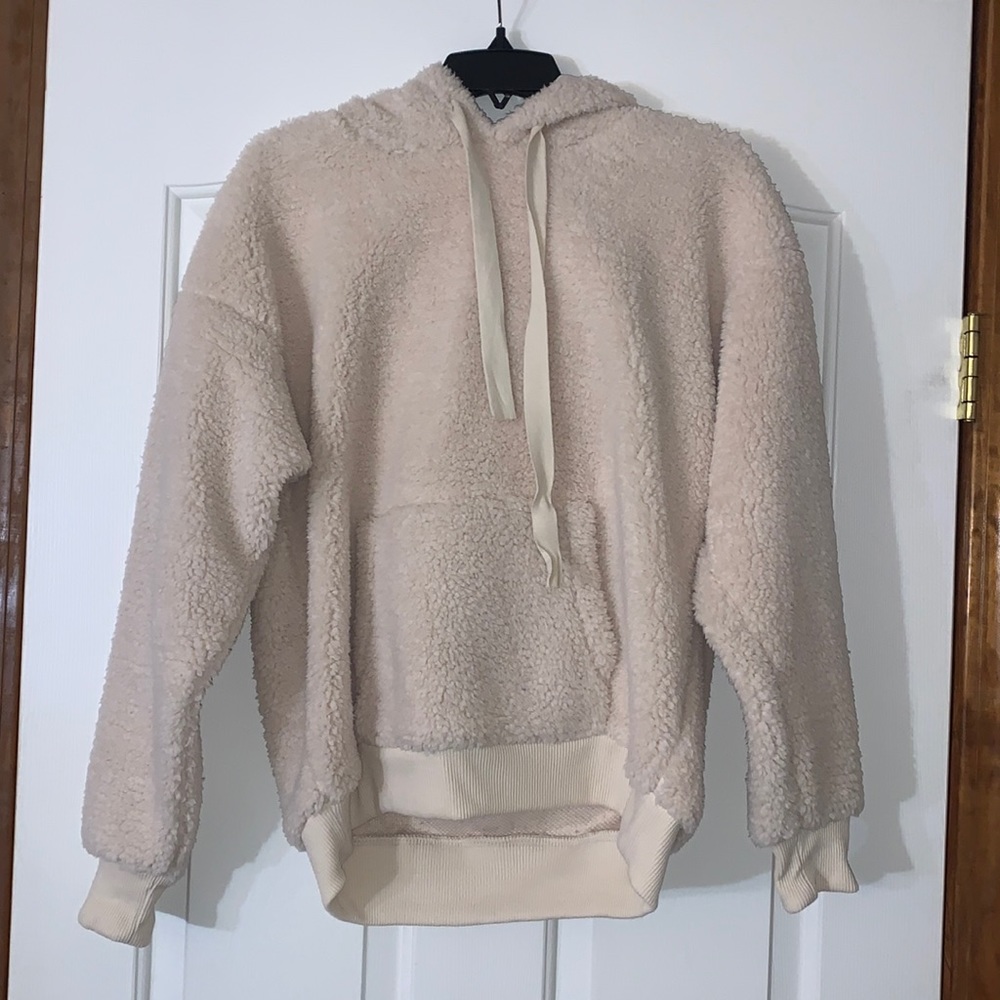 american eagle fuzzy pull-over
